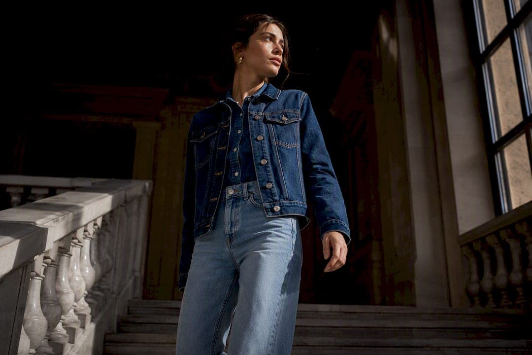 6 formules pour un total look denim contrasté, à tester sur Mytenue