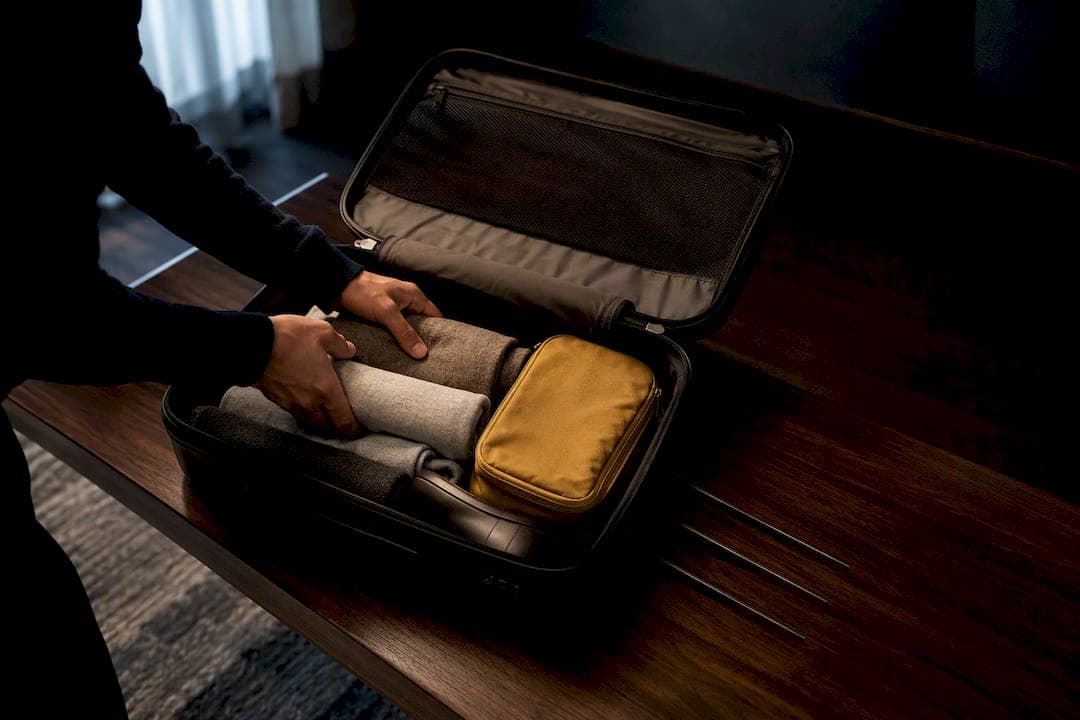 Pack 9 to 12 Pieces for a Travel Suitcase and Test Outfits
